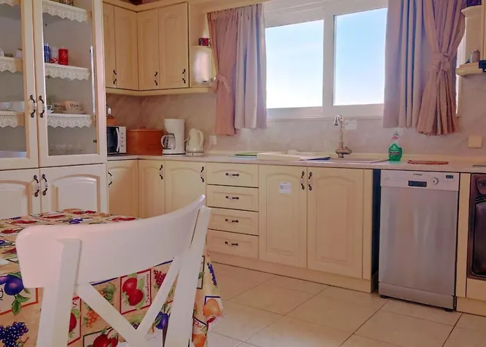 بيت للعطل Nikolas House *