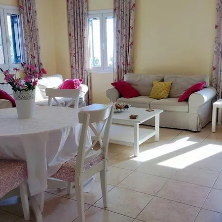 Nikolas House Vakantiehuis