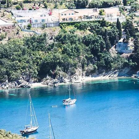 Nikolas House Gimari