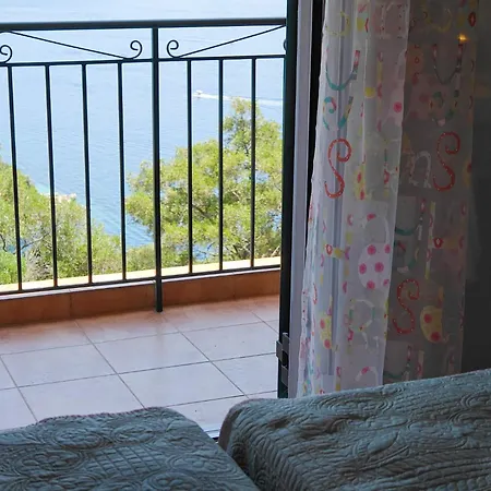 Nikolas House Nyaraló *