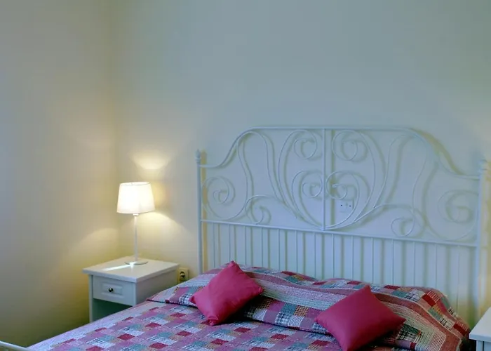 Nikolas House * Гимари