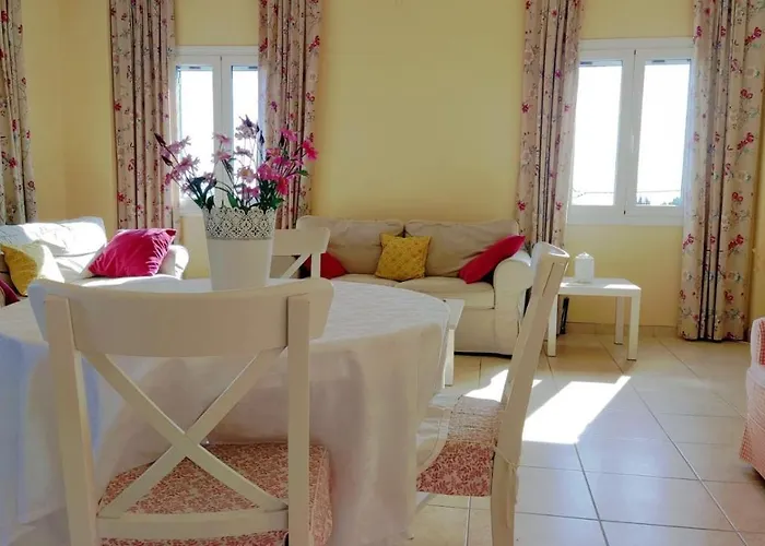 Nyaraló Nikolas House